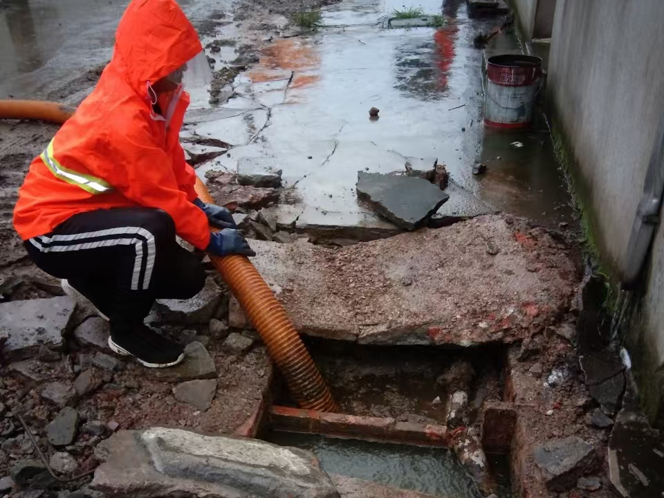 慈利专业清理污水池 炜誉市政以规范流程守护城市 “肠道”