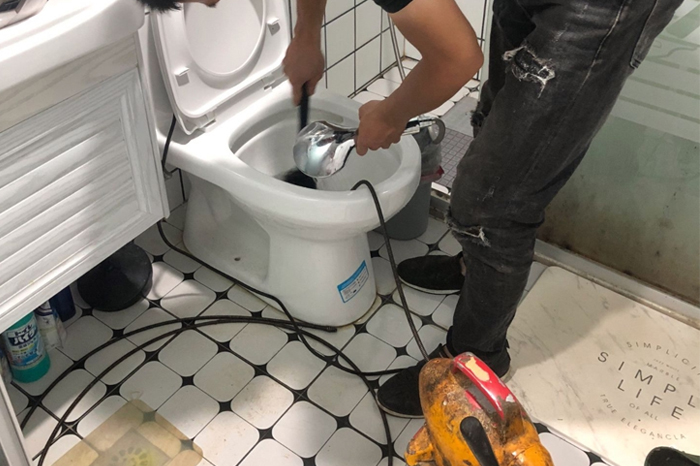 慈利马桶堵塞自己疏通还是找师傅？专业上门服务让你省时更省心